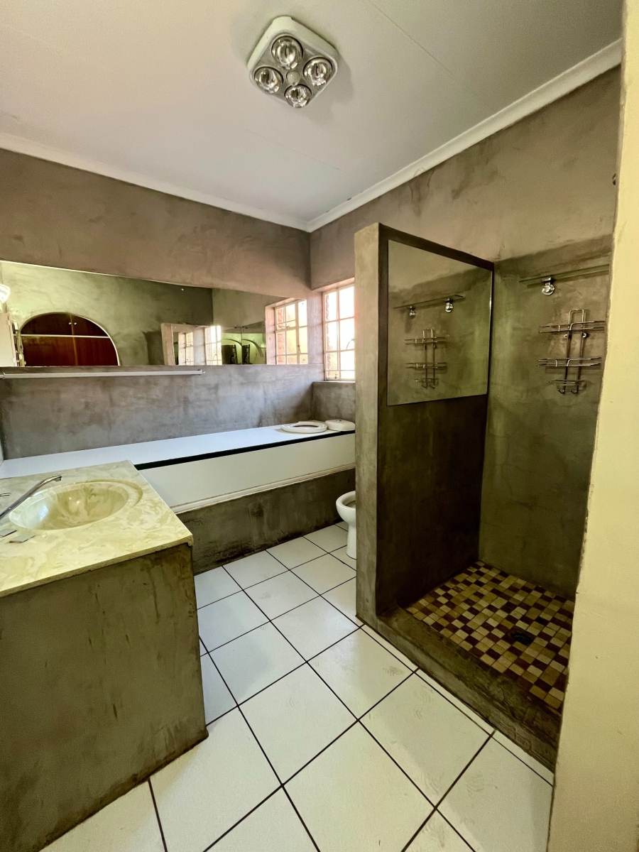 4 Bedroom Property for Sale in Flamwood North West